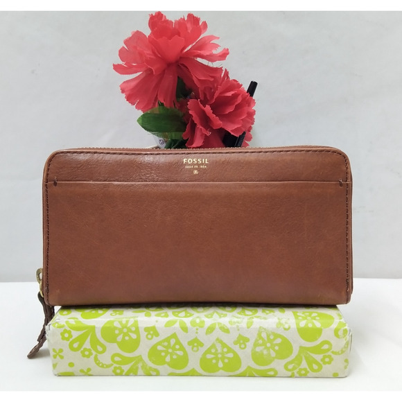 Fossil Brown Leather Zip Around Credit Card Wallet - Picture 1 of 16